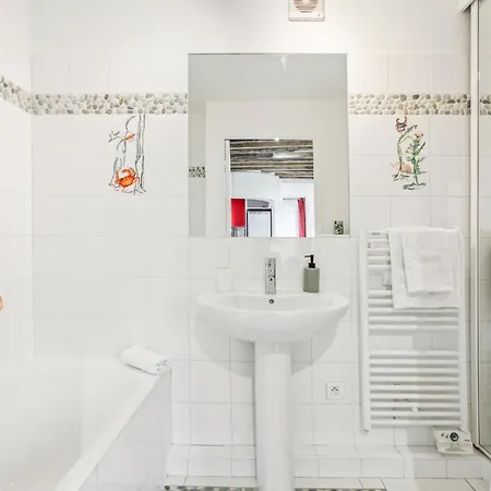 Apartment Spacious 1br In The Heart Of & Pompidou Paris